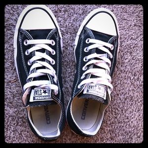 Black converse low tops